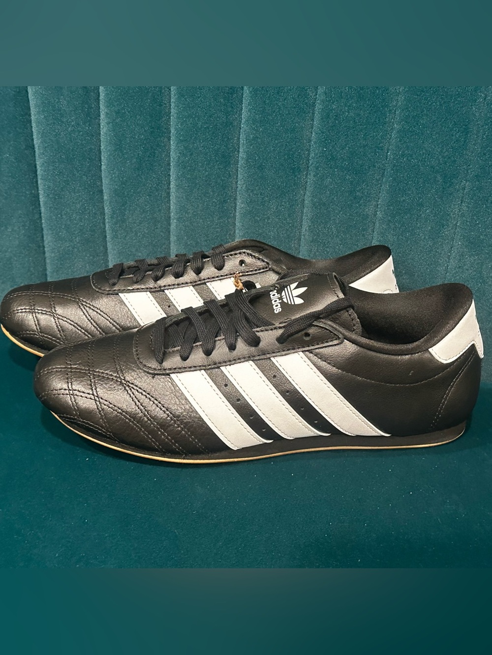 adidas Taekwondo Lace Black & White Retro Three-Stripes Sneaker